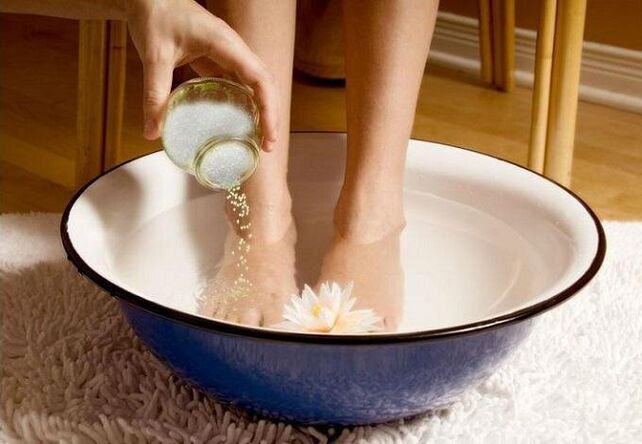 bath to treat fungus between the toes