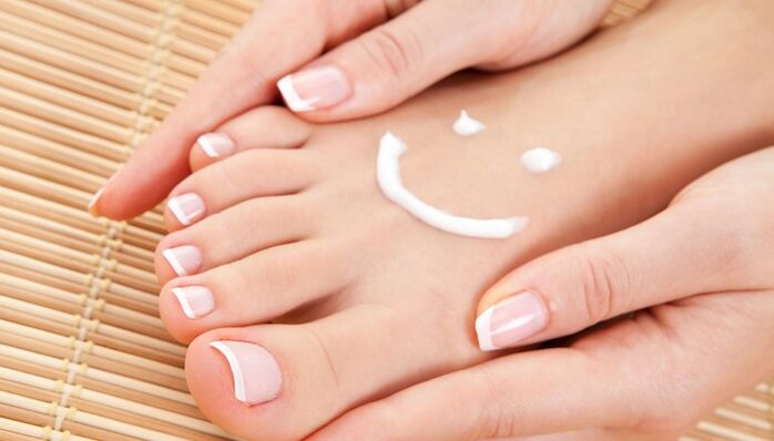 apple cider vinegar ointment for the treatment of toenail fungus