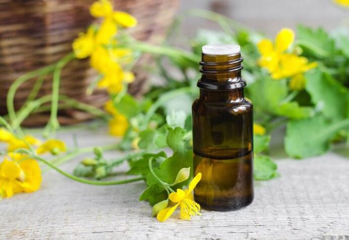 Clove oil for external application against nail fungus is suitable for pregnant women and children
